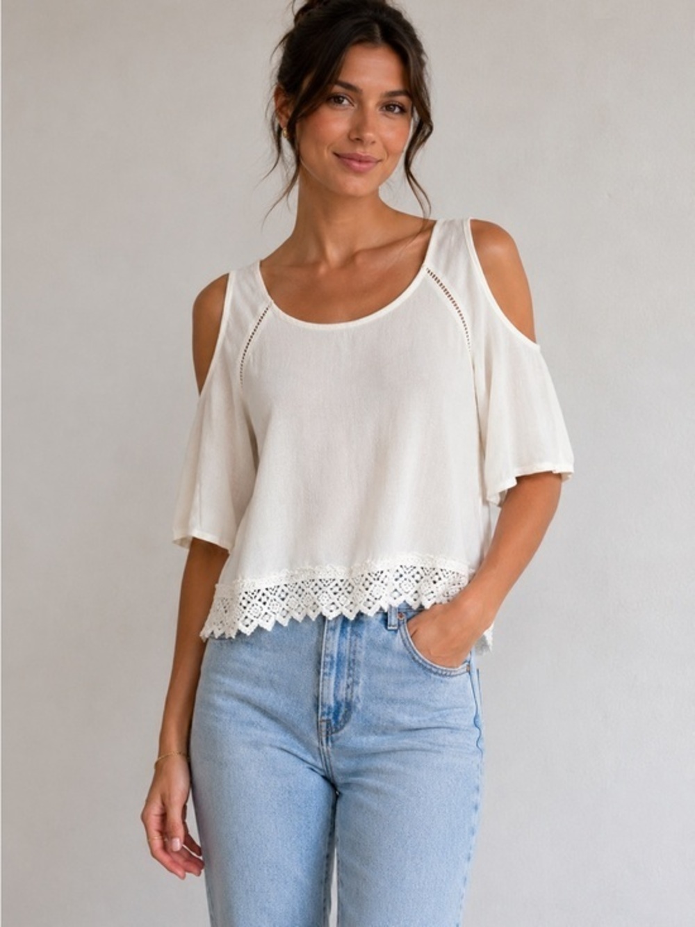 ASTR the Label Cold Shoulder Crop Length Lace Trim Cream Top Size XS